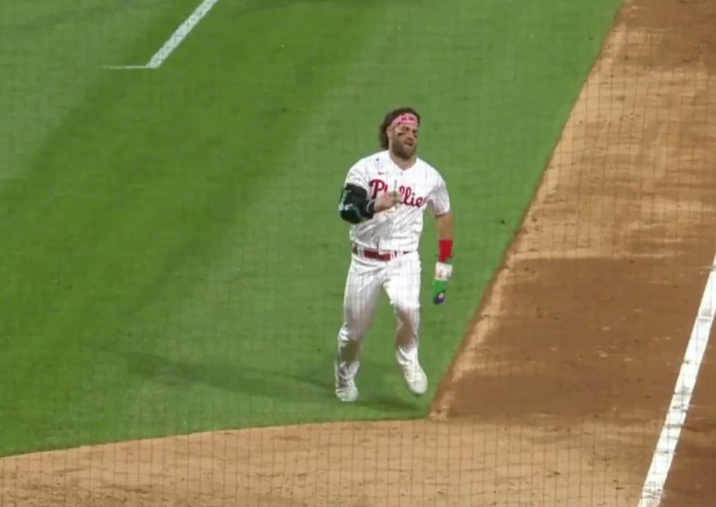 RT @CodifyBaseball: cool bryce harper clip that woulda been cooler if he was safe https://t.co/mop8I3P8sR