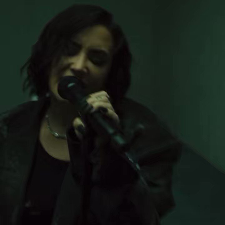 RT @eitherwaydemi: DEMI LOVATO YOU ARE INSANE https://t.co/V2WLmJQFZ0