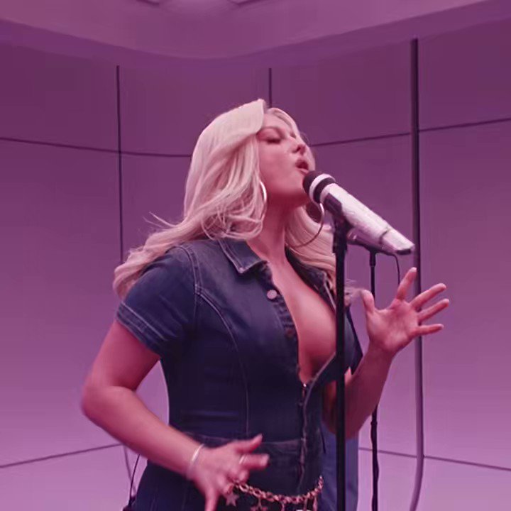 RT @NEEDTOKN0W: Bebe Rexha - Heart Wants What It Wants (Vevo Live Performance) https://t.co/SFQ5sSWTi7