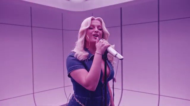 RT @brianrexha19: Bebe Rexha- Heart Wants What It Wants (Live Performance https://t.co/ooHZxC4wVD