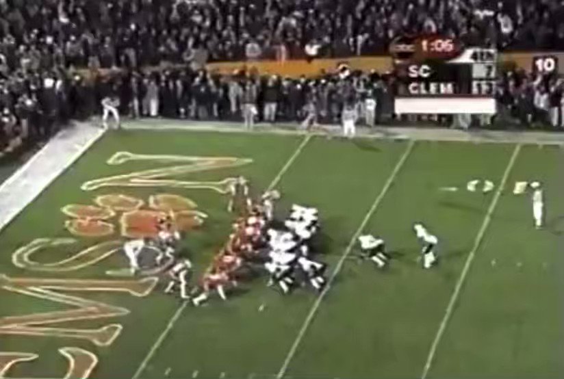 RT @ClassicsCFB: South Carolina vs #14 Clemson (2000) https://t.co/HuTOqVeHyC