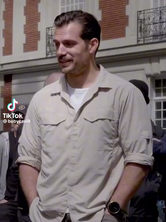 RT @henryfiIes: henry cavill as august walker https://t.co/aibuLsbhL6