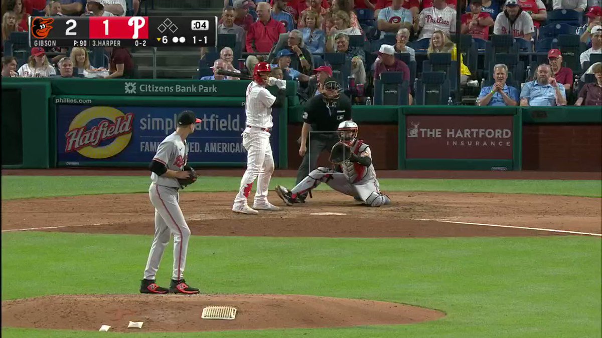 RT @BarstoolPhilly: BRYCE HARPER GOES YARD AT THE BANK https://t.co/eghuqJThI3