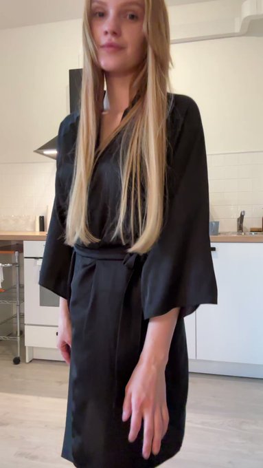 Without clothes https://t.co/obfejktwCB https://t.co/mzCEueN3sM