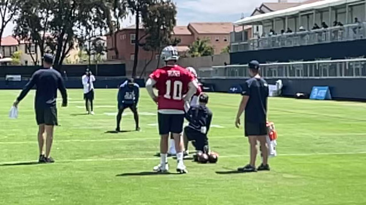 RT @es3_09: There’s only 1 other QB in the NFL making this throw. Dak Prescott looks sharp #Cowboys https://t.co/NOKusWkuhD