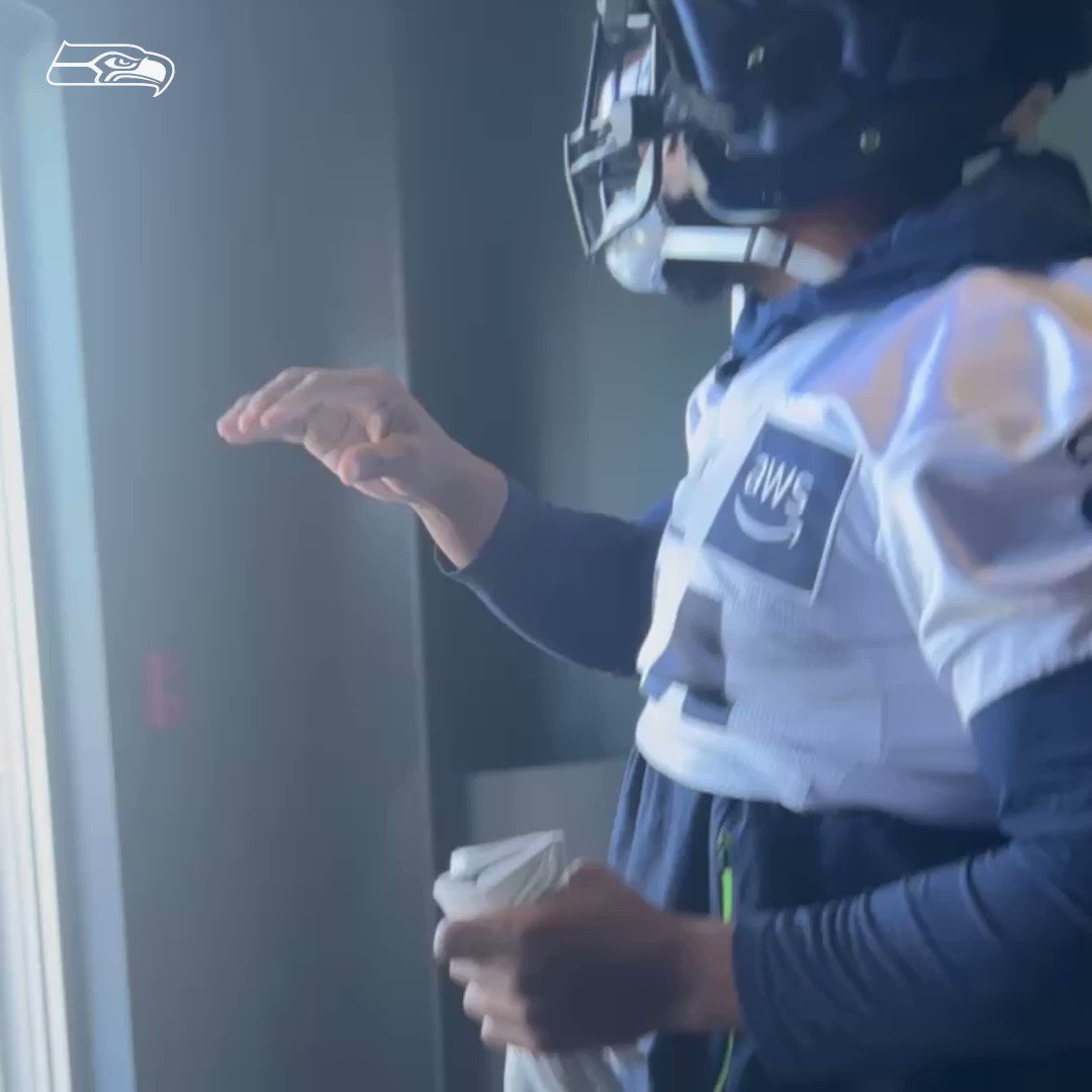 RT @Seahawks: Bobby. Is. Back. 

#GoHawks x @Boeing https://t.co/9Hol3ipaHc