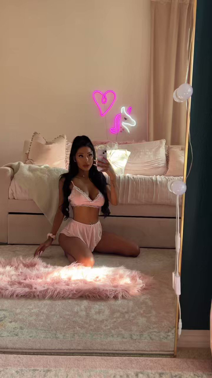 𝒥𝑒𝓃𝓃𝒶 𝒞𝒽𝒶𝓇𝓁𝑒𝓉𝓉𝑒 ꧂ on X: "Hi daddy 🎀💦🐱 I'm going live  tonight 😇 let's play ? https://t.co/X25stqke6L https://t.co/HMVrIM1jwx" / X
