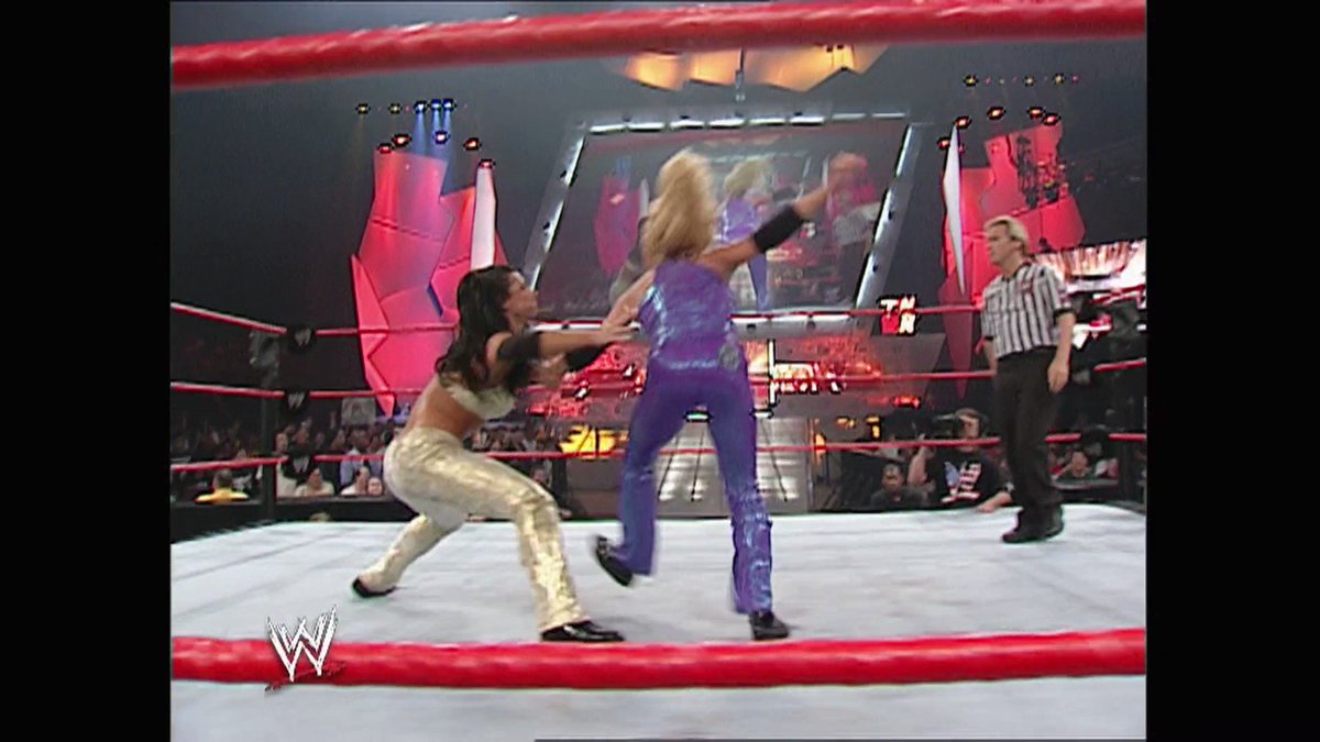 RT @wwf___diva: Trish Stratus defends her championship against Victoria and Molly Holly - September 2002 https://t.co/tt5930kQh7