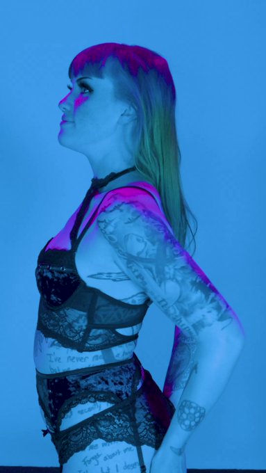 If you don't catch a double thumbs up or finger guns when I'm on set, was I even really there? Thanks