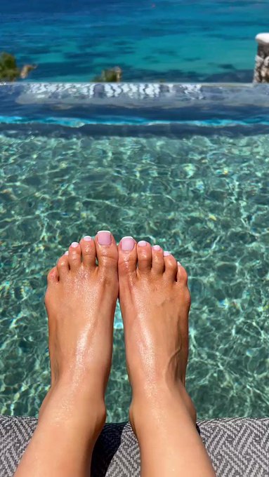 Worship my sexy feet ? #feet #footfetish #porn #onlyfans ???https://t.co/OE4AUQDLa9 https://t.co/MDH