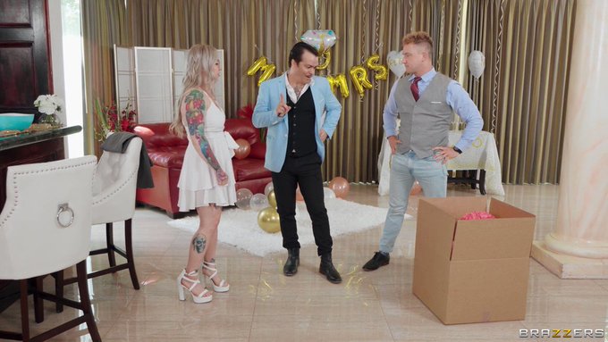 New Scene!!! 
MILF & Bridesmaid Tap That Engaged Dick
With @VanWyldexxx @xoispyseptember & Me! 
?? https://t
