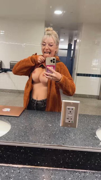 Vegas is stupid hot right now🥵 https://t.co/XrBm9RaReC