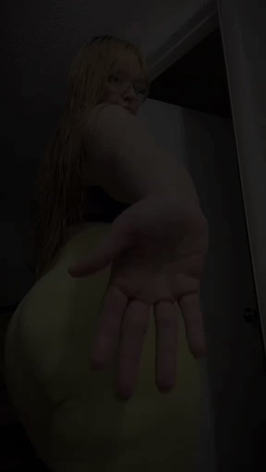 In the mood to leash up a sub and walk him in public as I drain his wallet on new outfits and dinner✨  findom<a href="/tag/ceilingchallenge"class="tags"><span>#ceilingchallenge</span></a><a href="/tag/ceilingchallengebbw"class="tags"><span>#ceilingchallengebbw</span></a>