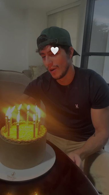 Birthday time 26!🎂 https://t.co/h62g2eV9wC