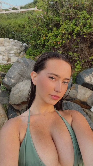 Love the beach 🌞 https://t.co/la8JhSZYzI