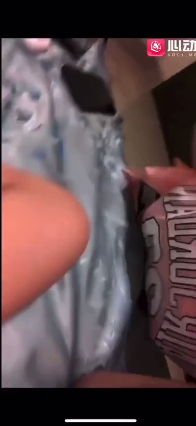 姐姐趁堂弟睡着 偷偷舔弟弟小￼￼真实近距离拍摄 这也太刺激了    
