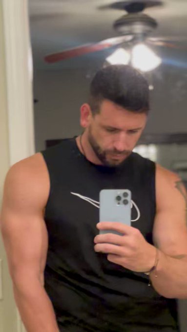 RT if you want to volunteer to clean this mirror. You&rsquo;ll have to bend over a little 😜  My exclusive site