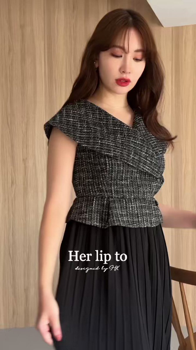 Herlipto Siena Big Collar Pleated Dress