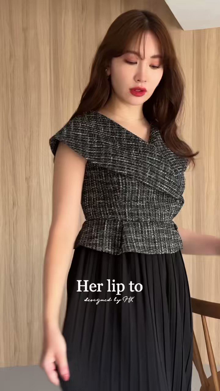 Herlipto Siena Big Collar Pleated Dress