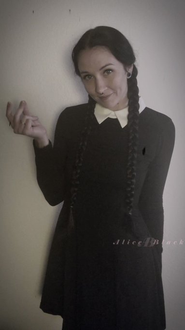 Want to get creepy and kooky with me? https://t.co/tD7n7HD87Z