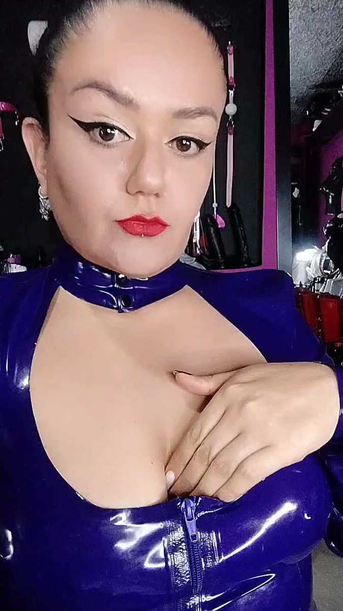 Dominatrix Viuda Negra’s pics and videos