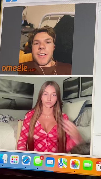 RT and comment and I&rsquo;ll send you my anime nudes 🤓 https://t.co/Cw5g7eug0R