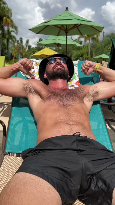 Watch my new TikTok &amp; comment! https://t.co/lagFQt41Qs  https://t.co/JTmCb5dw7T