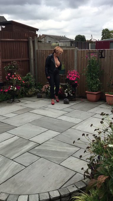 #nobra #leather No bra Monday https://t.co/y1gDICmfui<a href="/tag/nobra"class="tags">#nobra</a><a href="/tag/leather"class="tags">#leather</a>