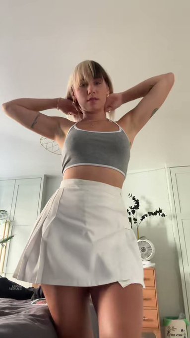 Have you ever tried to do this standing? It's really fucking hard 🥵 @Doxy   https://t.co/oHFG8VNhdP full<a href="/tag/videofriday"class="tags"><span>#videofriday</span></a>