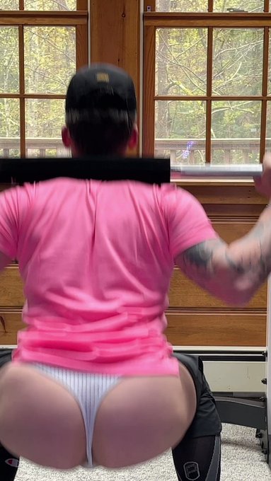 Who wants to spot me while I squat? 🏋️&zwj;♂️  Apply in my bio link ;) https://t.co/kgPSPvyWAm