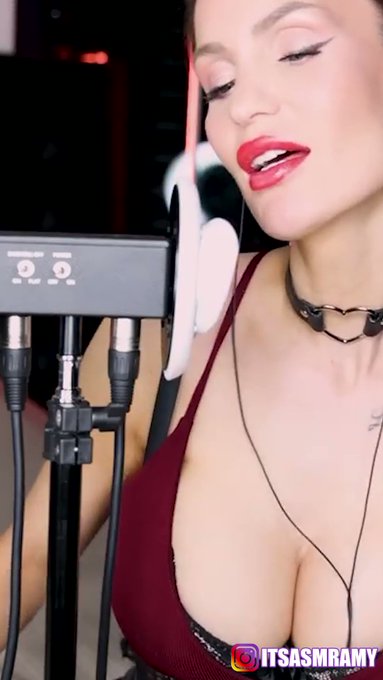 Ready for Tingles ? #asmr https://t.co/M1ie6rH1b2