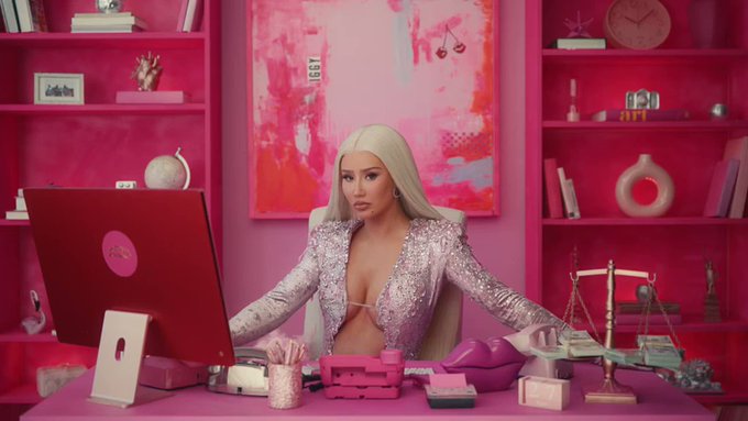 Clock in to work!  Pre save money come here&hellip;  https://t.co/ROEzFFVA64 https://t.co/nnzYL1NpAQ<a href="/tag/moneycome"class="tags"><span>#moneycome</span></a>