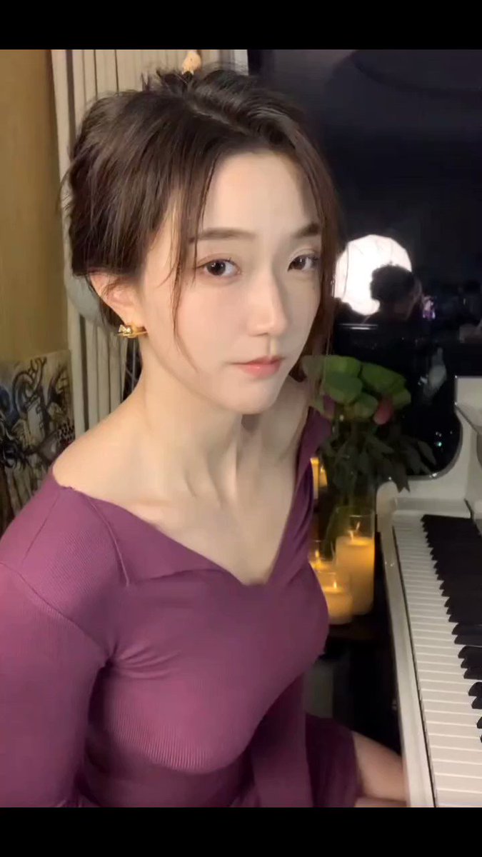 紫色面具女孩    