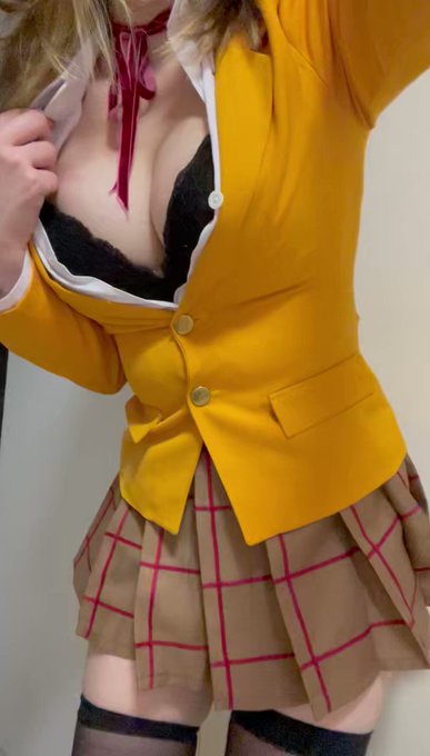 コスプレイヤー絲のTwitter動画2