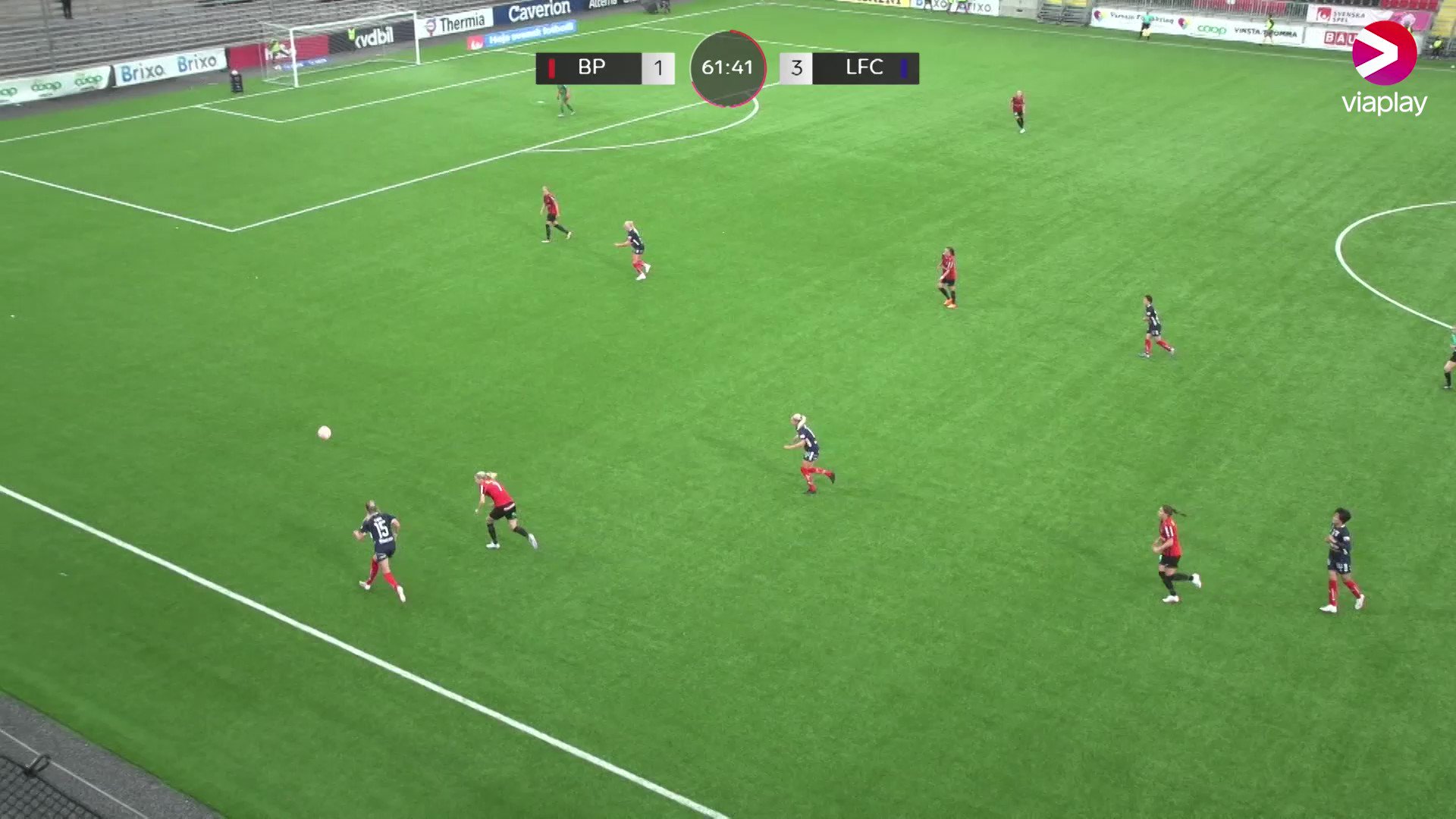 Linköping gör två mål på två minuter. Michaela Abam målskytt.