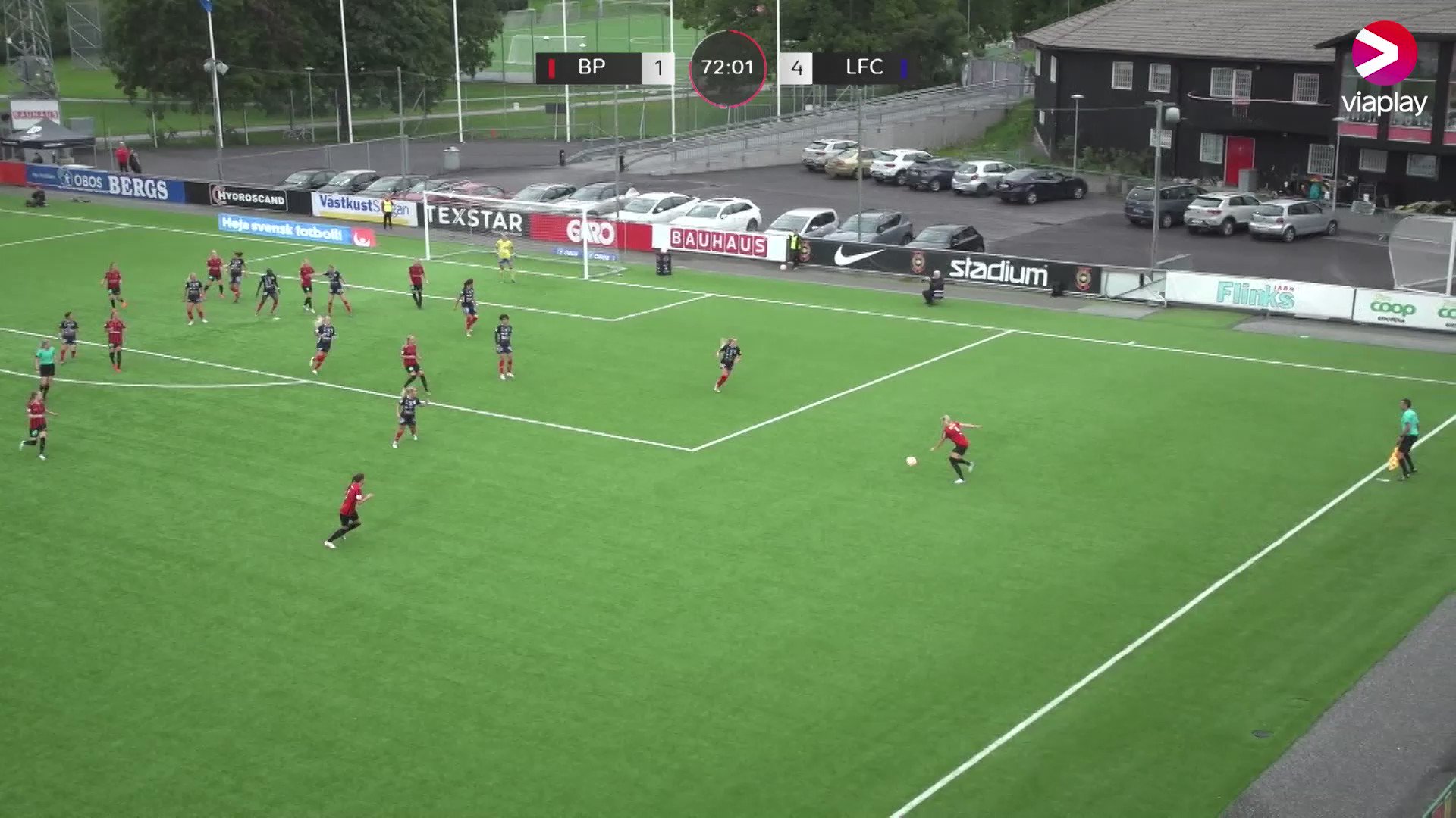 Sara Olai håller sig framme och gör Brommapojkarnas andra mål i matchen.