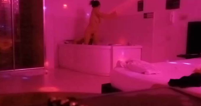 Retwittea para participar por la videollamada.! 😈🤤 Rt y 🖤 Quieres ver el v&iacute;deo Completo? M&iacute;ralo ma&ntilde;ana<a href="/tag/nuevafotodeperfil"class="tags"><span>#nuevafotodeperfil</span></a>