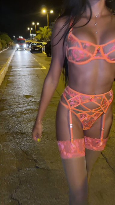 On valide ma tenue de sortie ou pas ? ?

#RT si t'aimerais me croiser comme ca toi aussi ? https://t