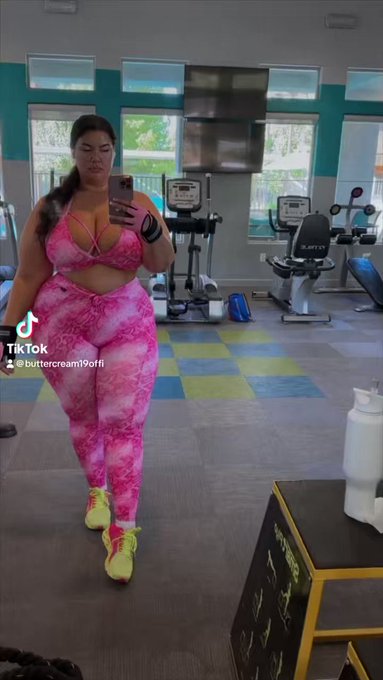 Sweaty at the gym ??? #ButterCream19 #GymRat https://t.co/Ub2ADjdAiN
