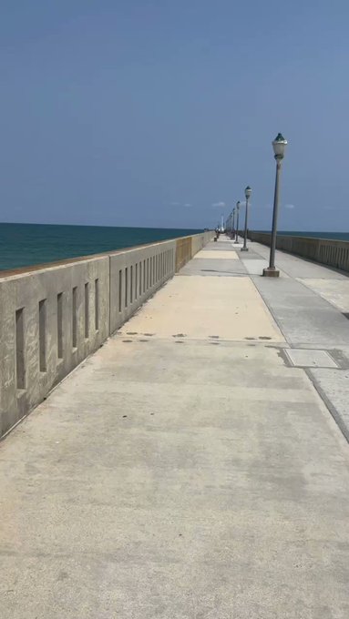Me or the beach? ??️ https://t.co/ysbpJN7IFJ