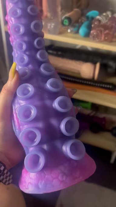 New toy arrived!!! Anal vid coming up 🍑💜🐙🦑 https://t.co/Ifl8i64ExG<a href="/tag/bbw"class="tags"><span>#bbw</span></a><a href="/tag/pawg"class="tags"><span>#pawg</span></a><a href="/tag/nsfw"class="tags"><span>#nsfw</span></a>