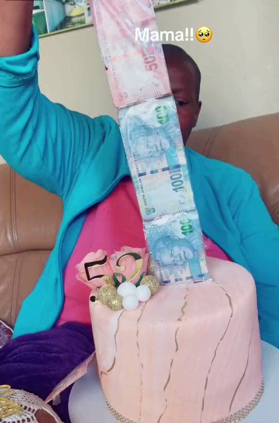 Birthday Girl Excitedly Pulls Out String of Money Bills From Her Cake -  video Dailymotion