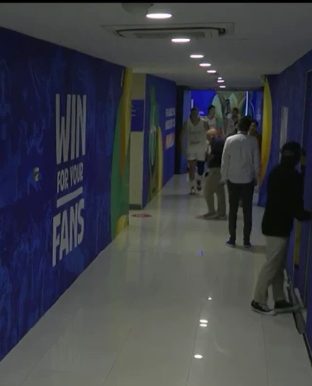 [花邊] Nikola Jovic 在球員通道打拳