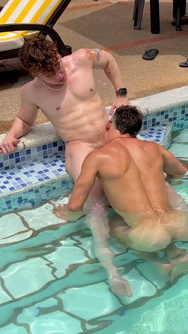 Trágatelo todo: https://t.co/gcGBChtIXi 
.
.
.
Bottom: @Now_WatchMe https://t.co/xhDWDH4RhN