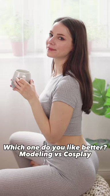 Modeling pictures vs cosplay pictures?  I think this is always a tough question for me 😅 I really love