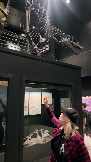 When at a museum&hellip; 🦕 #Montana #dinosaur https://t.co/W67J3aN5Yv<a href="/tag/montana"class="tags">#Montana</a><a href="/tag/dinosaur"class="tags">#dinosaur</a>