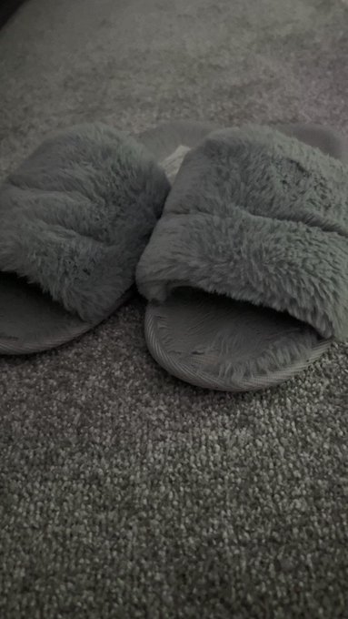 Slippers for sale courtesy of scents by Puja 😁 https://t.co/icds9M24UP