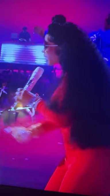 Side profile everything #NICKIMAS https://t.co/b0WJqpEwrP<a href="/tag/nickimas"class="tags">#NICKIMAS</a>