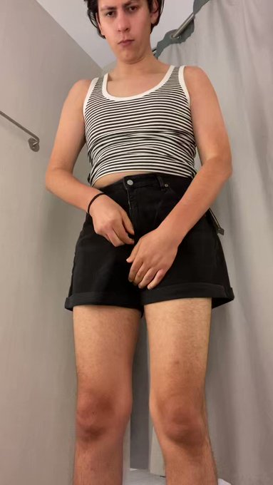 Prob&aacute;ndome ropa. Te gustar&iacute;a acompa&ntilde;arme cuando voy a comprar?? 😈 https://t.co/45wlvOazL7<a href="/tag/lgbt"class="tags"><span>#lgbt</span></a><a href="/tag/cosplay"class="tags"><span>#cosplay</span></a><a href="/tag/nsfw"class="tags"><span>#nsfw</span></a><a href="/tag/erocosplay"class="tags"><span>#erocosplay</span></a><a href="/tag/queernsfw"class="tags"><span>#queernsfw</span></a><a href="/tag/lgbtnsfw"class="tags"><span>#lgbtnsfw</span></a>