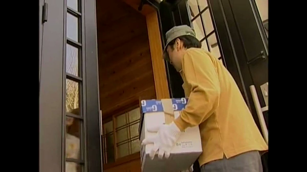 別荘で出筆作業中のある作家を襲った悲劇…。 あまりにも突然に。 あまりにも理不尽に。 自慢の美人妻と家政婦が男達の手によって…いや、肉棒によって汚されていく…。 主は彼女らの悲鳴とも聞こえる喘ぎ声を部屋の前で聞かされていた…。